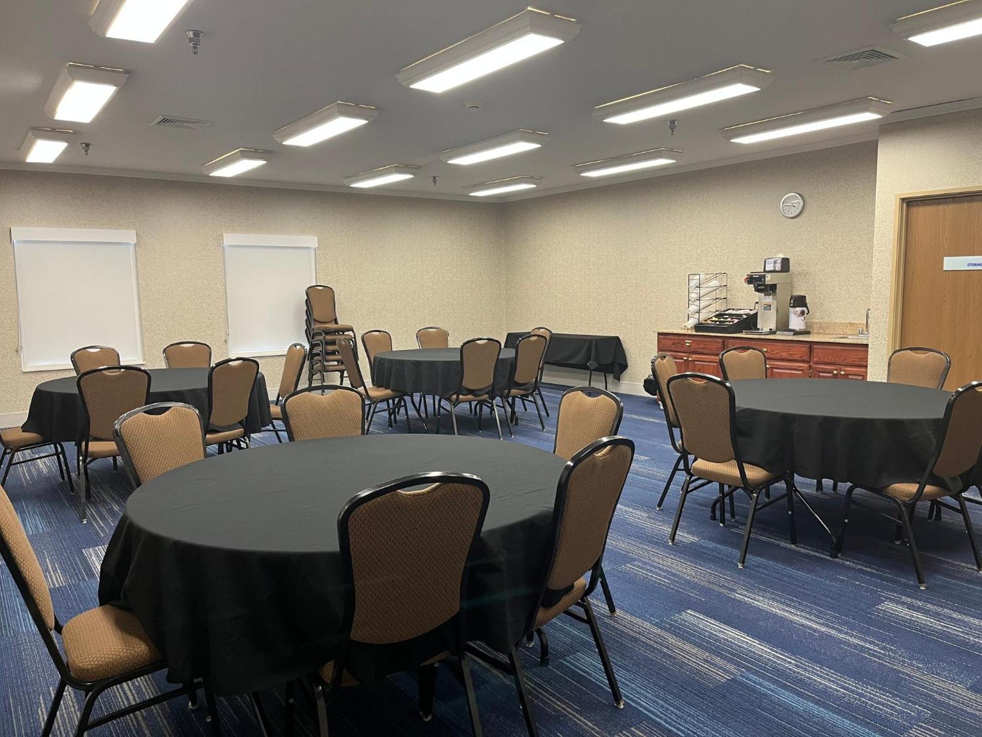 Holiday Inn Express Hotel & Suites Sioux Falls At Empire Mall By Ihg Extérieur photo
